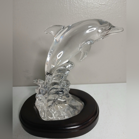 Wonders of the wild crystal dolphin big green come 5.5 in Long 5.5 in tall, - Picture 1 of 6